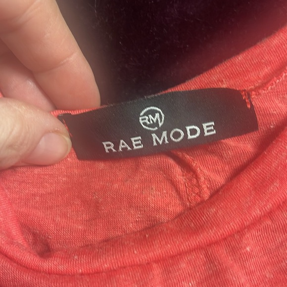 Rae Mode workout/ muscle Tee light red cropped - Picture 2 of 5